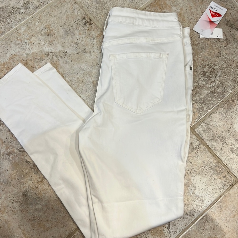 Old Navy Rockstar Super Skinny 6Short